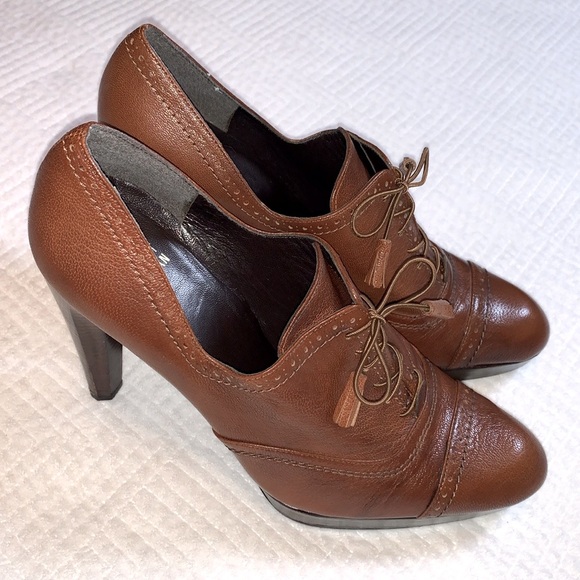 Stuart Weitzman Signore Oxford Lace Up Pumps, Hickory Cognac Brown, Size 10 - Picture 15 of 15
